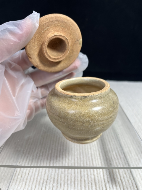 古玩陶瓷元末龍泉青瓷黃釉蓋罐拍賣,當(dāng)前價格998元