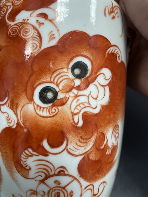 古玩陶瓷民國·周鴻太礬紅黃獅子太師少保紋獸耳銜環(huán)尺瓶拍賣,當(dāng)前價格2980元