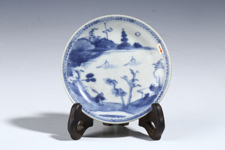 清康熙·外米黃釉內(nèi)青花山水人物紋小盤拍賣，當(dāng)前價格880元