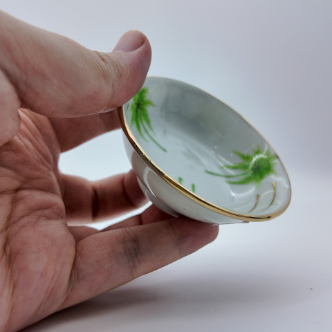 古玩陶瓷民國粉彩椰樹紋小碟拍賣，當前價格1000元