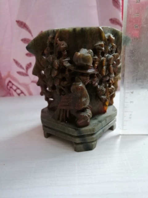 古玩玉器喜上眉梢筆筒拍賣,當(dāng)前價格499元
