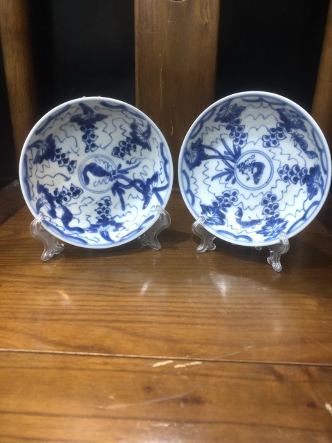 古玩陶瓷(已實(shí)物鑒真)清-康熙-松鼠葡萄紋-青花賞碟一對拍賣,當(dāng)前價(jià)格952元