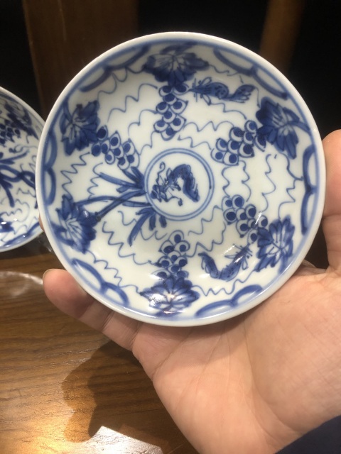 古玩陶瓷(已實(shí)物鑒真)清-康熙-松鼠葡萄紋-青花賞碟一對拍賣,當(dāng)前價(jià)格952元