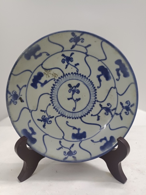 古玩陶瓷清中期如意靈芝紋青花盤拍賣,當前價格350元