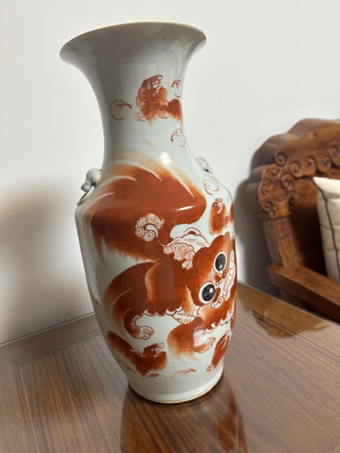 古玩陶瓷礬紅獅紋雙鋪首撇口瓶拍賣，當前價格9600元