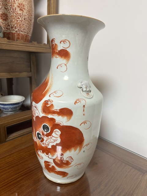 古玩陶瓷礬紅獅紋雙鋪首撇口瓶拍賣，當前價格9600元