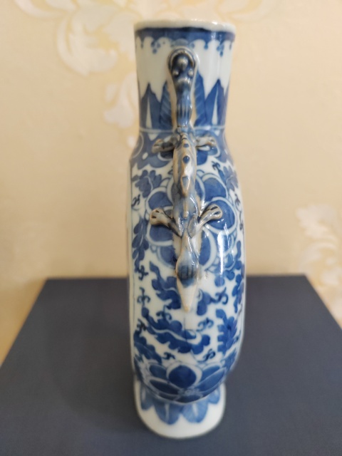 古玩陶瓷滕王閣山水紋青花抱月瓶拍賣(mài)，當(dāng)前價(jià)格5000元