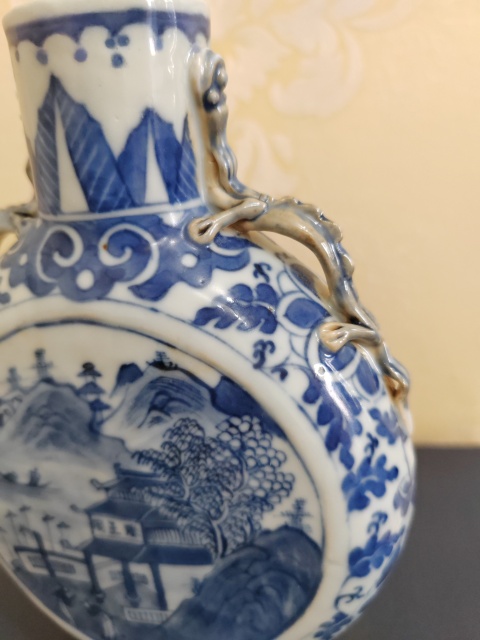 古玩陶瓷滕王閣山水紋青花抱月瓶拍賣(mài)，當(dāng)前價(jià)格5000元