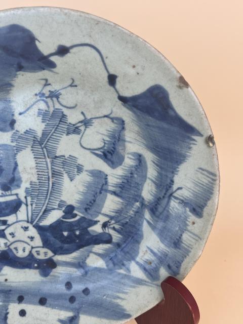 古玩陶瓷清中期·豆青釉青花山水人物盤拍賣,當前價格450元