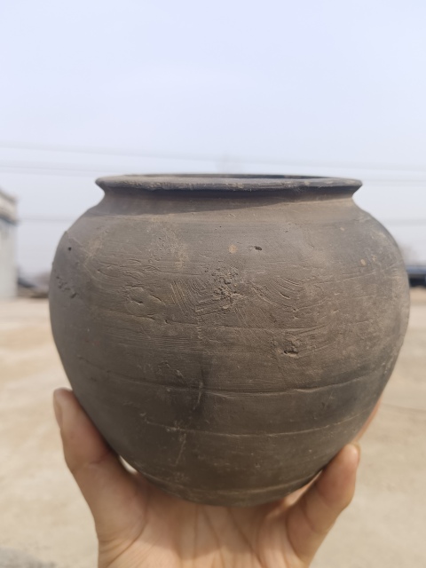 古玩陶瓷漢代~弦紋陶罐拍賣,當(dāng)前價(jià)格299元