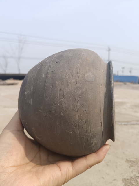 古玩陶瓷漢代~弦紋陶罐拍賣,當(dāng)前價(jià)格299元