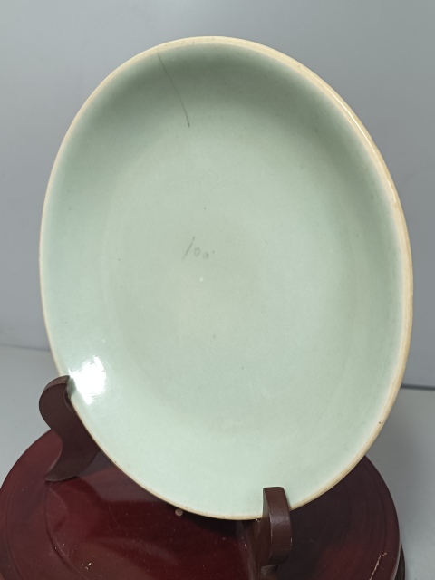 古玩陶瓷精美清中期豆青釉大盤拍賣,當前價格150元