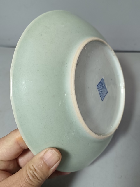 古玩陶瓷精美清中期豆青釉大盤拍賣,當前價格150元