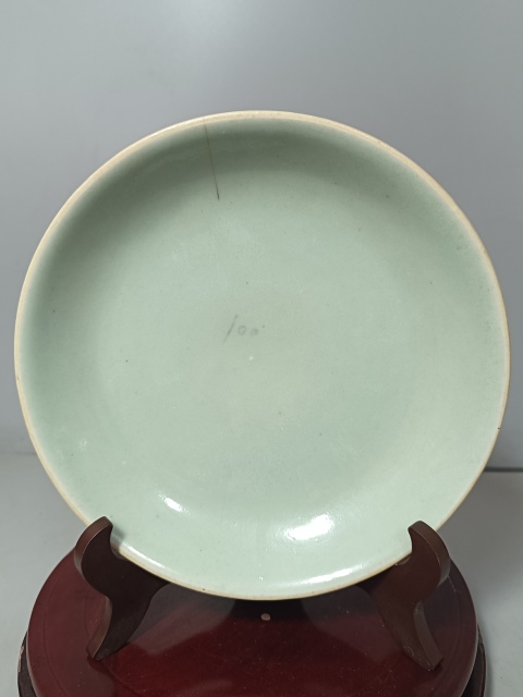 古玩陶瓷精美清中期豆青釉大盤拍賣,當前價格150元
