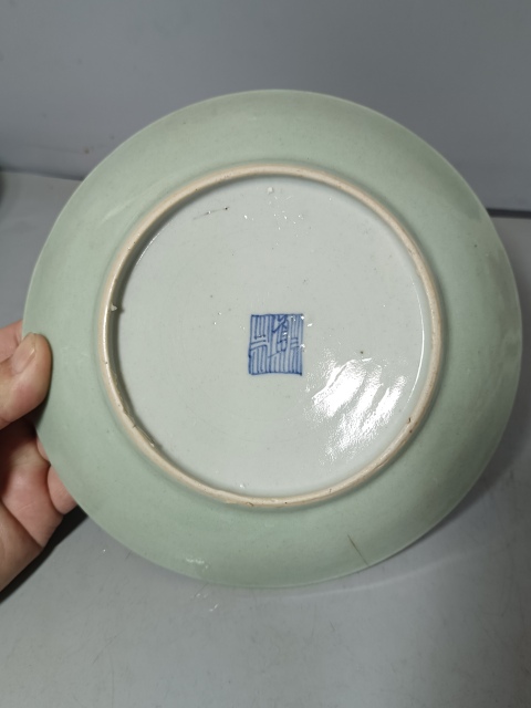 古玩陶瓷精美清中期豆青釉大盤拍賣,當前價格150元