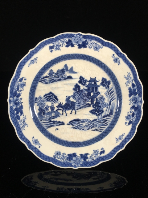 古玩陶瓷乾隆 煨瓷青花開窗童子牧牛紋折沿花口盤拍賣,當前價格1688元