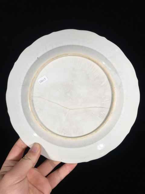 古玩陶瓷乾隆 煨瓷青花開窗童子牧牛紋折沿花口盤拍賣,當前價格1688元