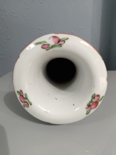古玩陶瓷全美品晚清廣彩蝶戀花雙獅耳瓶拍賣,當前價格2980元