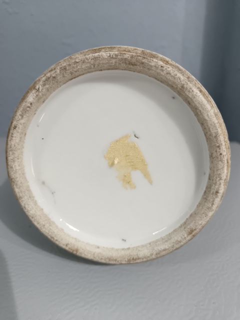 古玩陶瓷全美品晚清廣彩蝶戀花雙獅耳瓶拍賣,當前價格2980元