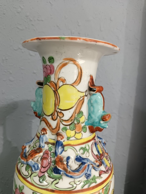 古玩陶瓷全美品晚清廣彩蝶戀花雙獅耳瓶拍賣,當前價格2980元
