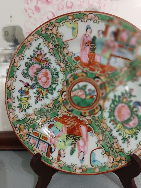 古玩陶瓷全美品晚清-民國廣彩西廂記人物盤拍賣,當前價格780元