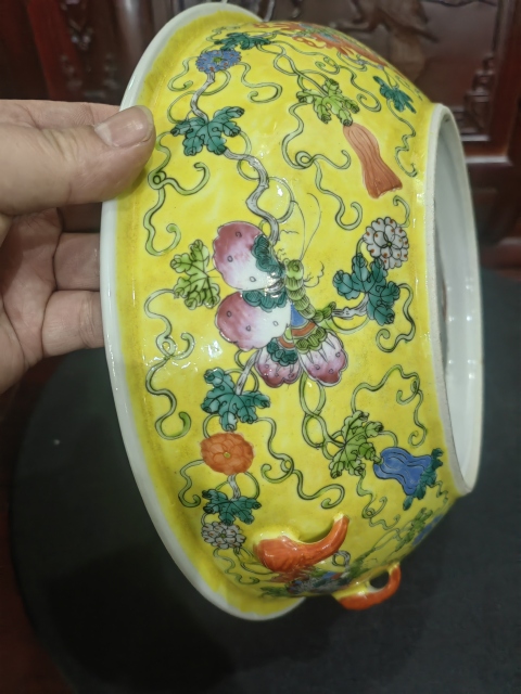 古玩陶瓷清末民初瓜蝶連綿四系蓋盆(二級官)拍賣,當前價格7500元