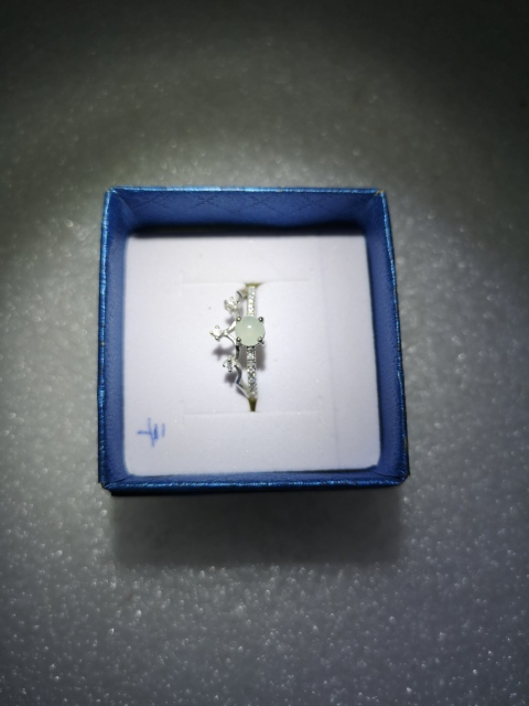 古玩玉器天然翡翠鑲嵌戒指拍賣，當(dāng)前價(jià)格135元
