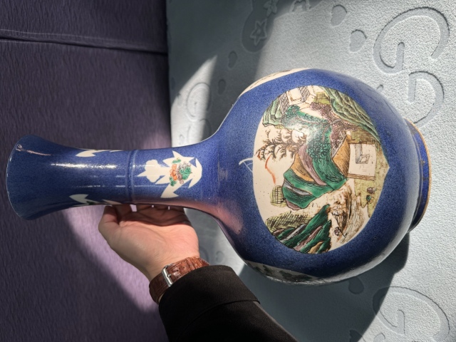 古玩陶瓷清光緒 撒藍釉開窗五彩山水人物紋瓶拍賣，當前價格42000元