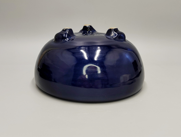 古玩陶瓷霽藍釉三足爐拍賣，當前價格3800元