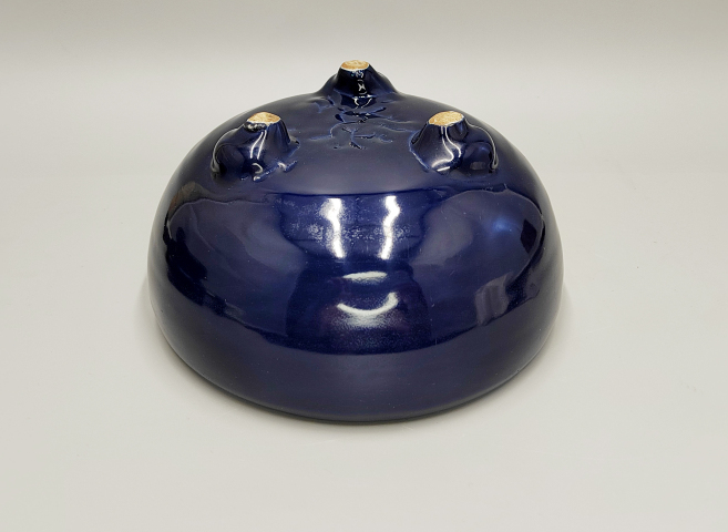 古玩陶瓷霽藍釉三足爐拍賣，當前價格3800元