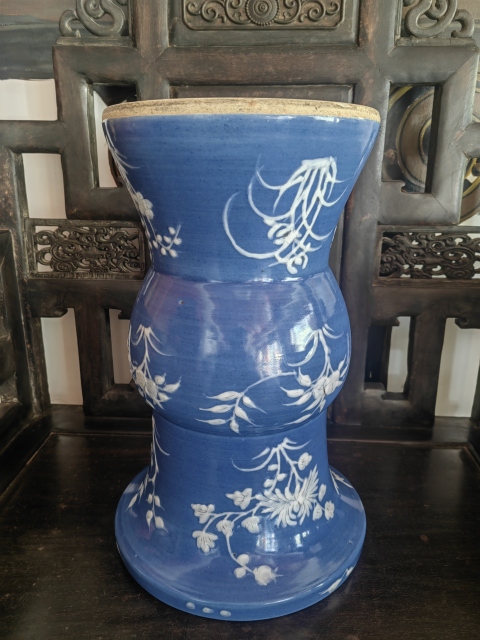 古玩陶瓷藍釉堆白花卉紋渣斗拍賣,當前價格12000元