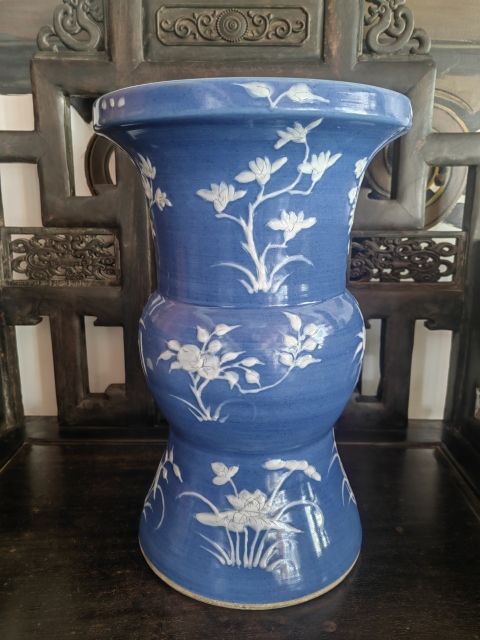 古玩陶瓷藍釉堆白花卉紋渣斗拍賣,當前價格12000元