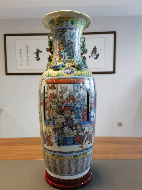 古玩陶瓷黃釉粉彩人物故事貼塑螭龍獅耳瓶拍賣，當前價格22800元