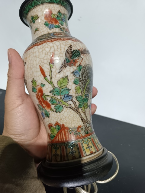 古玩陶瓷清晚期哥釉五彩錦雞牡丹瓶拍賣，當前價格2100元