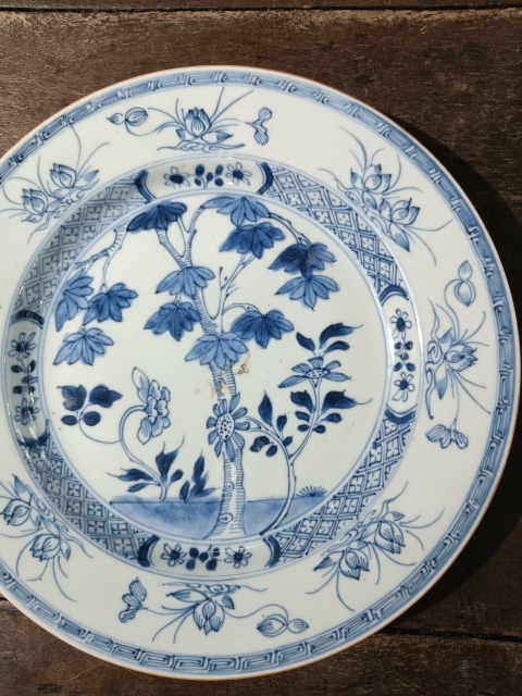古玩陶瓷清康熙青花荷池梧桐紋盤拍賣，當(dāng)前價格2200元
