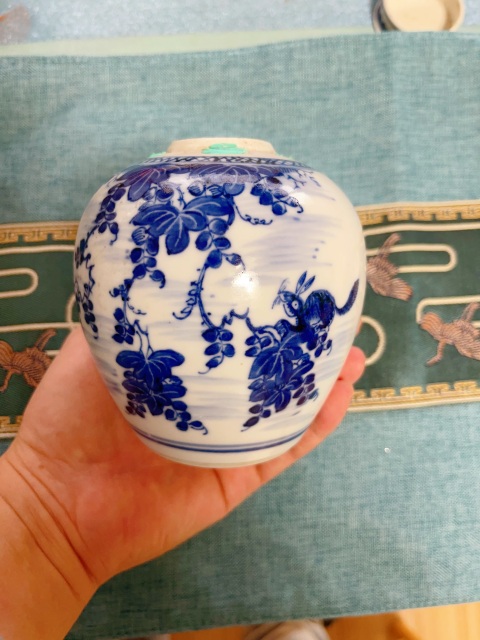 古玩陶瓷清.乾隆 青花松鼠葡萄紋飾蓋罐拍賣，當前價格20000元