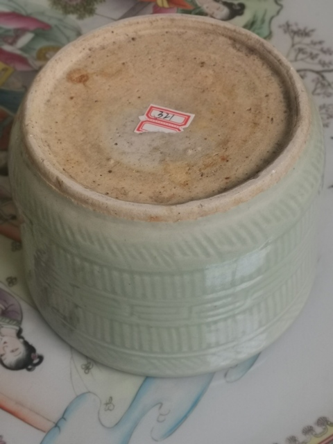 古玩陶瓷豆青釉刻回文筒式爐拍賣(mài)，當(dāng)前價(jià)格2188元
