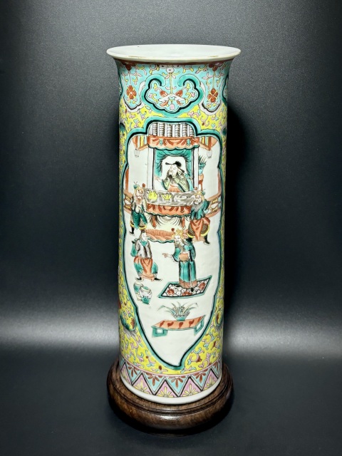 古玩陶瓷晚清·黃地粉彩開窗五彩“出將入相”人物故事紋花觚箭筒拍賣，當前價格6200元