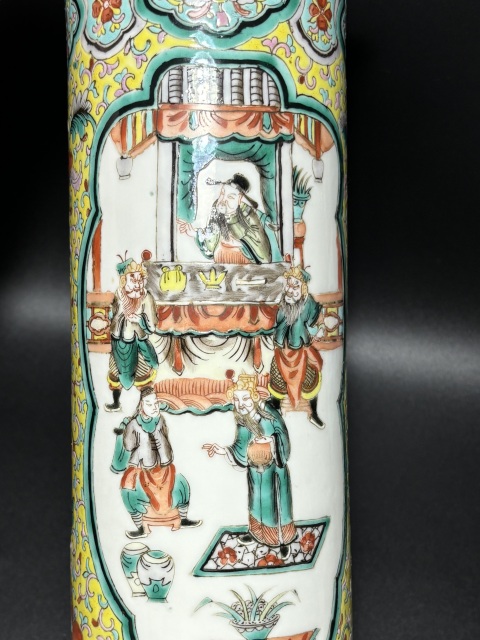 古玩陶瓷晚清·黃地粉彩開窗五彩“出將入相”人物故事紋花觚箭筒拍賣，當前價格6200元