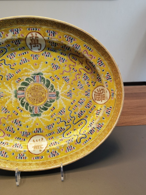 古玩陶瓷42厘米晚清官窯祝壽畫片黃地粉彩萬壽無疆折沿大盤拍賣,當(dāng)前價格3980元