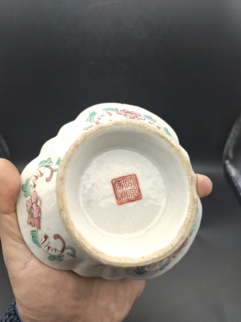 古玩陶瓷粉彩皮球花供盤拍賣,當前價格850元