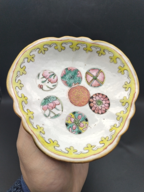 古玩陶瓷粉彩皮球花供盤拍賣,當前價格850元