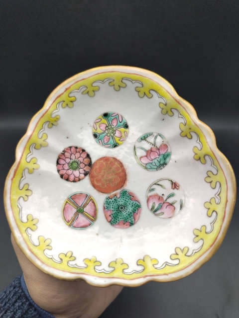 古玩陶瓷粉彩皮球花供盤拍賣,當前價格850元