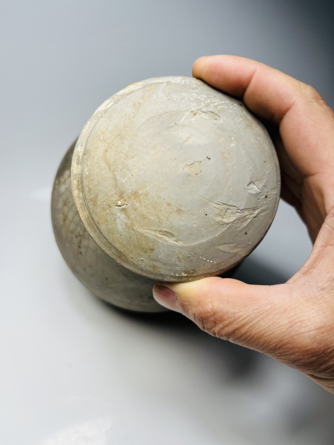 古玩陶瓷精美漢代網(wǎng)格紋瓶拍賣，當前價格999元