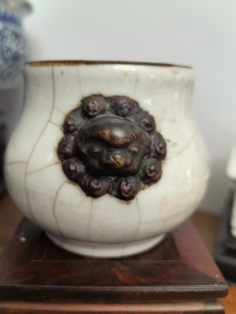 古玩陶瓷清乾隆官釉大開片哥釉獅耳香爐拍賣，當前價格35000元