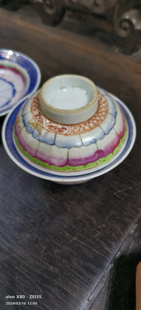 古玩陶瓷粉彩荷花紋蓋碗拍賣,當(dāng)前價(jià)格8888元