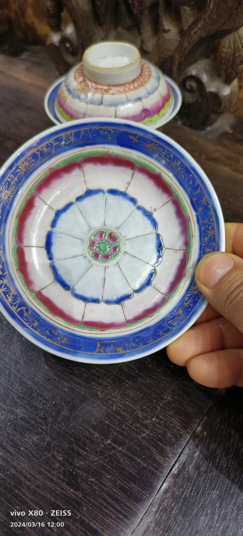古玩陶瓷粉彩荷花紋蓋碗拍賣,當(dāng)前價(jià)格8888元