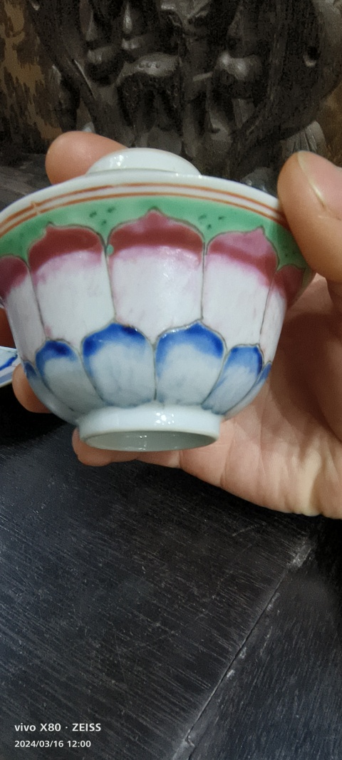 古玩陶瓷粉彩荷花紋蓋碗拍賣,當(dāng)前價(jià)格8888元