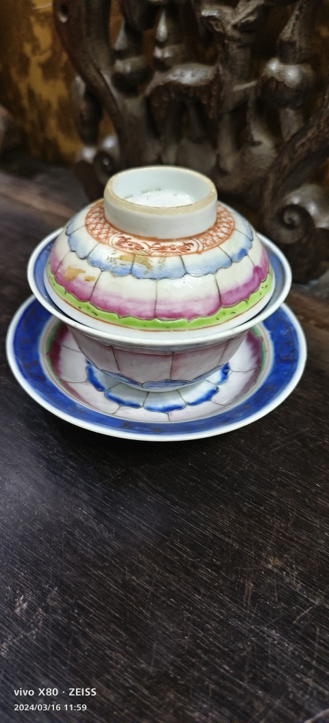 古玩陶瓷粉彩荷花紋蓋碗拍賣,當(dāng)前價(jià)格8888元