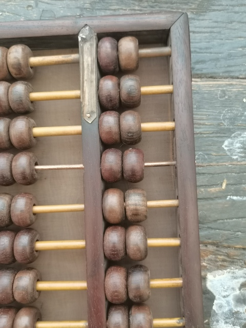 古玩雜項算盤紅木算盤全品。有使用痕跡。算盤的籽兒是花梨的。拍賣,當前價格1222元